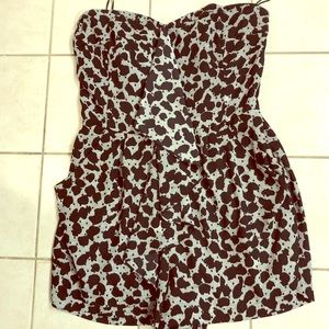 Patterned romper with pockets!